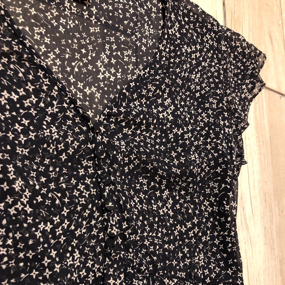 Club Monaco silk blouse floral print buttons S - Picture 7 of 8